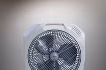 Kinh nghiệm chọn mua quạt tích điện phù hợp với gia đình