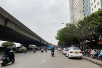 Hà Nội: Nghiên cứu cho phép đậu xe ở lòng đường, hè phố