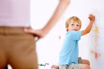 Mẹo đánh bay vết bẩn trên tường trắng đơn giản và hiệu quả nhất