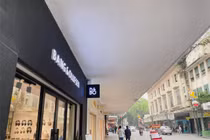 Cận cảnh con phố duy nhất của Hà Nội có mái che vỉa hè