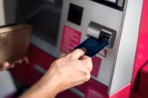 4 lưu ý quan trọng khi rút tiền bằng thẻ ATM, bạn nên biết