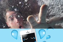 Cách xử lý khi điện thoại rơi xuống biển