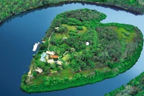 8 hòn đảo có hình trái tim ấn tượng trên thế giới