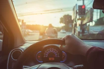 Tài xế cần lưu ý gì khi lái xe trong mùa hè nắng nóng?