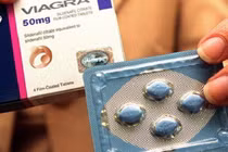 Uống thuốc điều trị chứng rối loạn cương dương, người đàn ông tử vong