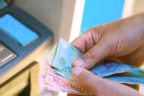 Rút tiền tại ATM, coi chừng bị ăn cắp dữ liệu trên thẻ 