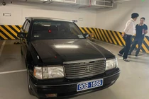 Mục sở thị Toyota Crown "bộ trưởng biển xanh" từ 462 triệu đồng
