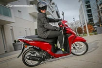 Honda Vision giá rẻ, bán "siêu đắt" tới 92 triệu đồng tại Anh quốc