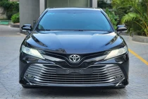 Toyota Camry "full option" chạy 3 năm, giá "ngọt" 900 triệu ở Hà Nội