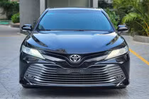Toyota Camry "full option" chạy 3 năm, giá "ngọt" 900 triệu ở Hà Nội