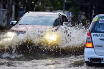 Bác tài "cứng' mách bạn kinh nghiệm bảo vệ ôtô trong những ngày mưa