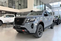 Nissan Navara giảm tới 80 triệu đồng "đua" doanh số Ford Ranger