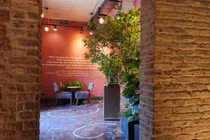 Nhà hát Lớn Hà Nội bị xâm hại: Chấm dứt hoạt động của Highlands Coffee