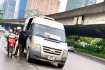 Hà Nội: Xe dù vẫn tung hoành đón trả khách trái quy định