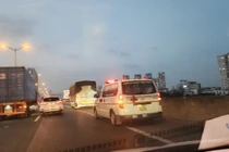 Hà Nội: Tái diễn ô tô đi vào làn khẩn cấp, xe cấp cứu gặp khó 