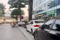 Hà Nội: Có lệnh cấm, vỉa hè lát đá...vẫn "oằn mình" gánh ô tô?