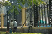 Hà Nội: Cận cảnh việc tháo dỡ hàng rào công viên Thống Nhất