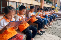 “Thư viện từ những bông hoa” – hạnh phúc là được cho đi