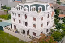 Chiêm ngưỡng biệt thự gỗ gõ đỏ châu Phi độc đáo ở Hà Nội