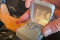 Mua nhà cũ, sững sờ phát hiện “kho báu” đột nhiên lộ diện 