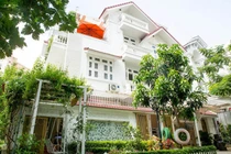 Khu vườn ngập hoa thơm, quả ngọt trong biệt thự 1.400 m2 của Vy Oanh 