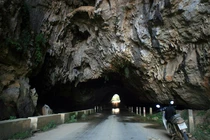 Con đường xuyên hang động tự nhiên có 1-0-2 ở Việt Nam
