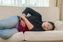 5 triệu chứng báo hiệu ung thư buồng trứng dễ bị bỏ qua