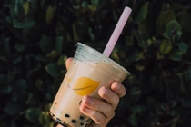 Hoa mắt chóng mặt, đau bụng sau khi uống... trà sữa