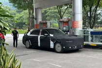 Hồng Kỳ N701 của Chủ tịch Tập Cận Bình đổ xăng tại Hà Nội