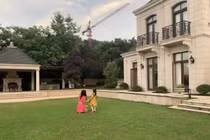 Dinh thự rộng ngang lâu đài hoàng gia của con gái tỷ phú