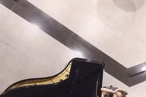 Xuýt xoa căn penthouse rộng 400 m2 của Hoàng Thùy Linh