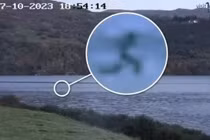 Quái vật hồ Loch Ness trồi lên mặt hồ, để lộ “đầu và cổ"? 