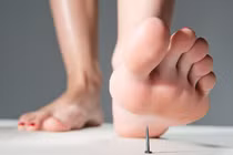 Tình trạng người bệnh bị uốn ván do giẫm phải chiếc đinh nhỏ rỉ đã ổn định sau điều trị