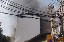 Hà Nội: Cháy lớn tại cửa hàng cơ khí, phế liệu