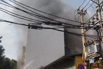 Hà Nội: Cháy lớn tại cửa hàng cơ khí, phế liệu