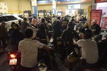 Thủ tướng yêu cầu Bộ Công Thương giải quyết dứt điểm thiếu xăng dầu