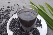 Nước đậu đen bổ dưỡng nhưng những người này nên tránh kẻo rước bệnh vào thân