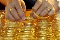 Giá vàng hôm nay 28/2: Vàng thế giới dự báo có thể còn giảm sâu hơn 