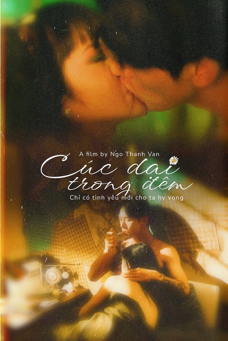 Hình ảnh hoa cúc dại ngay từ đầu đã được đạo diễn - nhà sản xuất Ngô Thanh Vân lồng ghép xuyên suốt trong các cảnh phim.