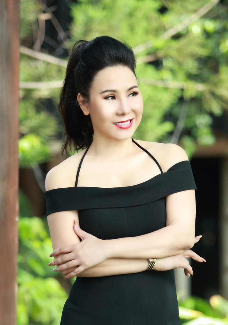 Body rất “cháy” của Kim Chi trong bộ ảnh mới.