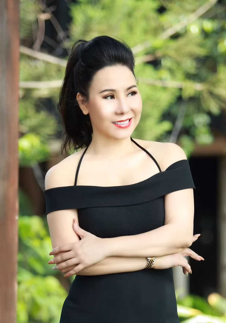 Body rất “cháy” của Kim Chi trong bộ ảnh mới.