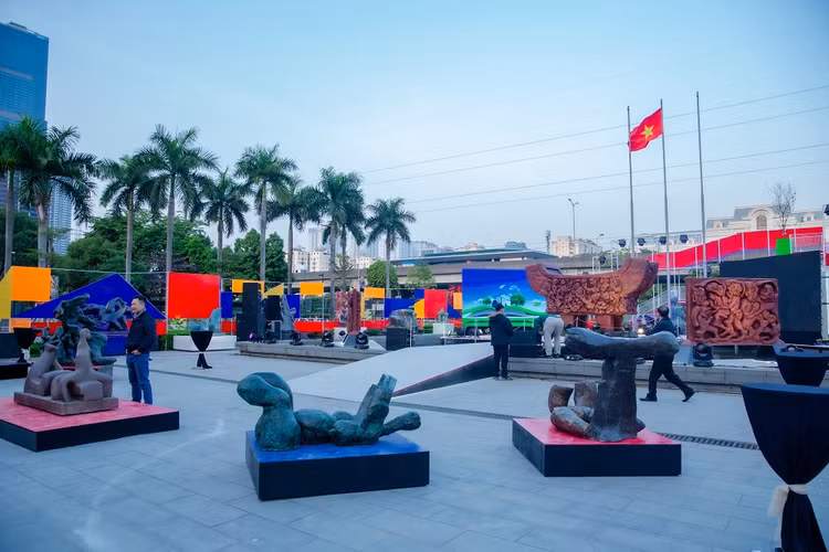 Các tác phẩm trưng bày tại triển lãm. Các tác phẩm trưng bày tại triển lãm.
