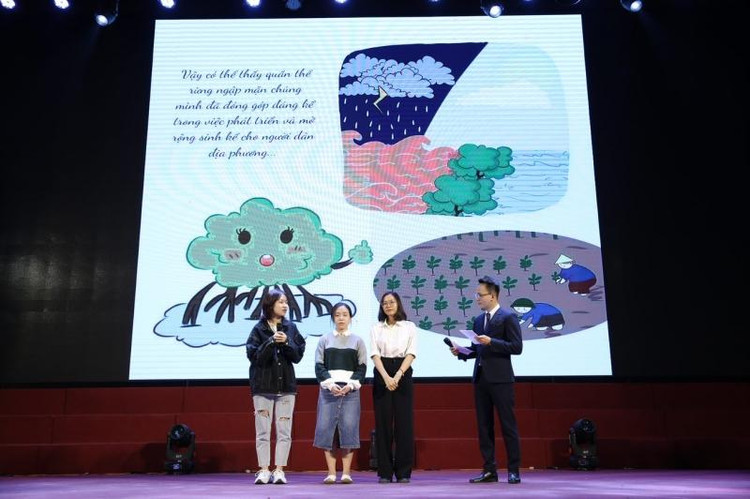 Các thi sinh chia sẻ về Sáng tạo truyền thông giảm thiểu biến đổi khí hậu.
