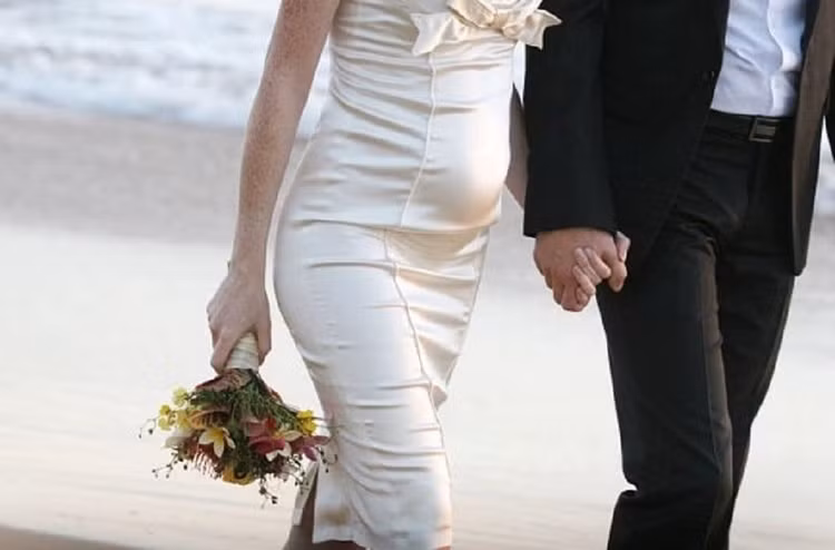 Khi Hằng báo có bầu, anh Hậu đã mơ tới một đám cưới...