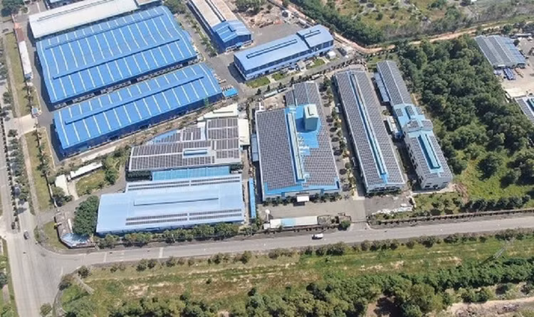 Tiền thân của Sametel là một bộ phận sản xuất của SAMHOLDINGS (Tên cũ là SACOM) được cổ phần hóa thành công ty độc lập để phát triển nhánh kinh doanh về vật liệu điện và viễn thông. Sau nhiều năm phát triển, vốn điều lệ hiện nay là 54.674.320.000 VNĐ.