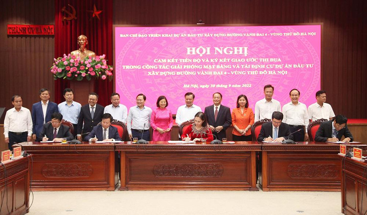 Các quận, huyện, thành phố của 3 địa phương ký kết giao ước thi đua trong công tác GPMB và tái định cư Dự án đầu tư xây dựng đường Vành đai 4 - Vùng Thủ đô Hà Nội.