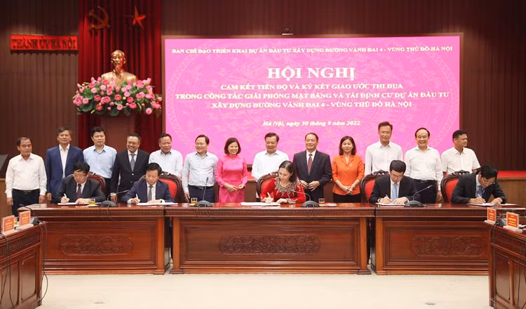 Các quận, huyện, thành phố của 3 địa phương ký kết giao ước thi đua trong công tác GPMB và tái định cư Dự án đầu tư xây dựng đường Vành đai 4 - Vùng Thủ đô Hà Nội. Các quận, huyện, thành phố của 3 địa phương ký kết giao ước thi đua trong công tác GPMB và tái định cư Dự án đầu tư xây dựng đường Vành đai 4 - Vùng Thủ đô Hà Nội.