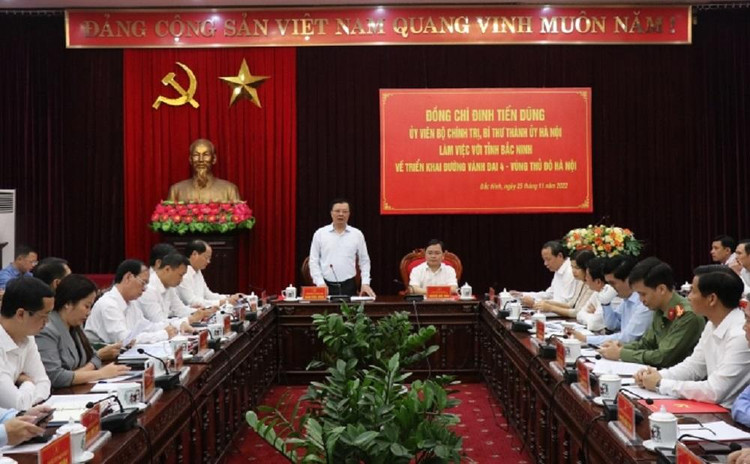 Bí thư Thành ủy Hà Nội Đinh Tiến Dũng kết luận tại buổi làm việc. Bí thư Thành ủy Hà Nội Đinh Tiến Dũng kết luận tại buổi làm việc.