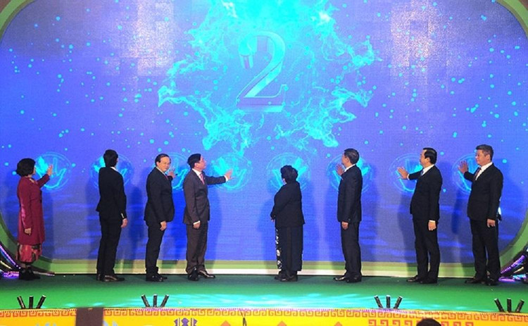 Sự kiện “Sắc màu Sơn La - Tây Bắc” lần thứ 2, năm 2022 được UBND tỉnh Sơn La tổ chức trong 3 ngày, tại khu vực nhà Bát Giác, phố đi bộ hồ Gươm (Hoàn Kiếm, Hà Nội).