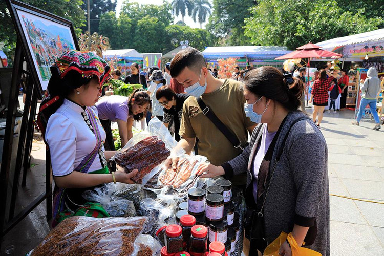 Trong 3 ngày chương trình hoạt động đã thu hút được trên 30.000 lượt du khách tham quan.